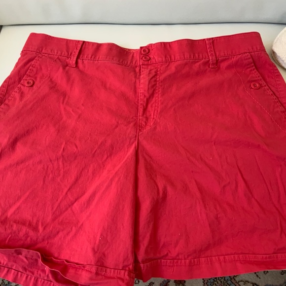Red Gloria Vanderbilt Women's shorts - Picture 2 of 2